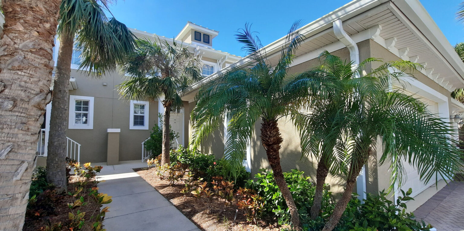 entrance to the hammocks condominium building